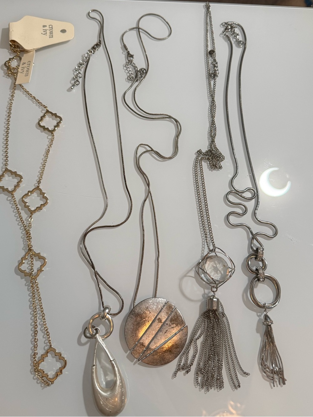 JEWELRY ITEM OR BEAUTY PRODUCT - Picture 2 of 8
